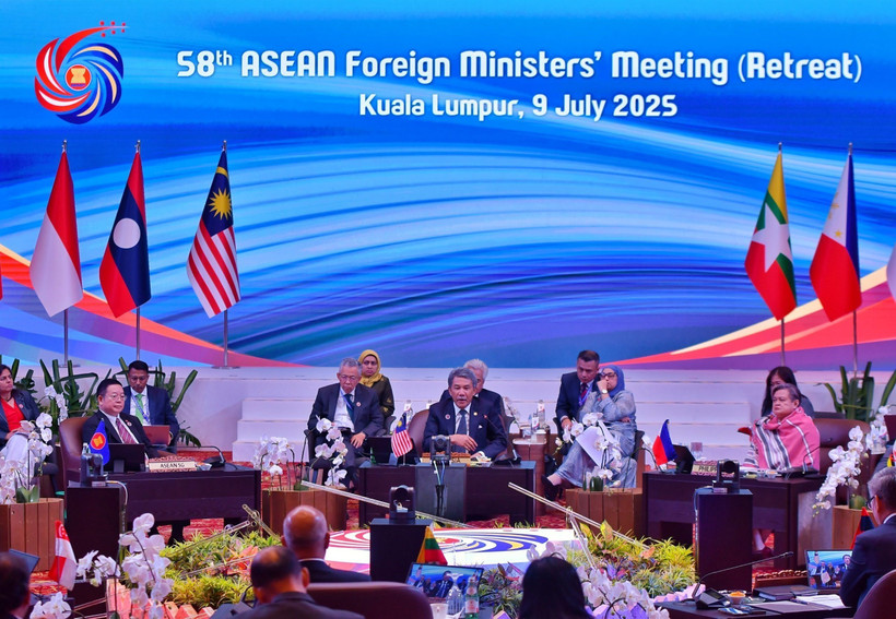 Malaysian Minister of Foreign Affairs Mohamad Hasan chairs the 58th ASEAN Foreign Ministers' Meeting (Retreat) on July 9, 2025, (Photo published by VNA)