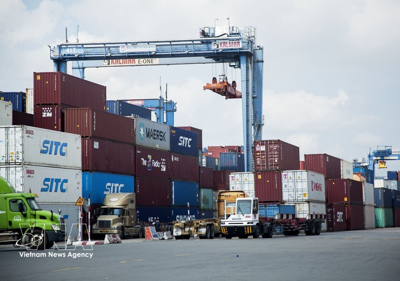 Containers of goods are handled at Cat Lai Port, Ho Chi Minh City. (Photo: VNA)