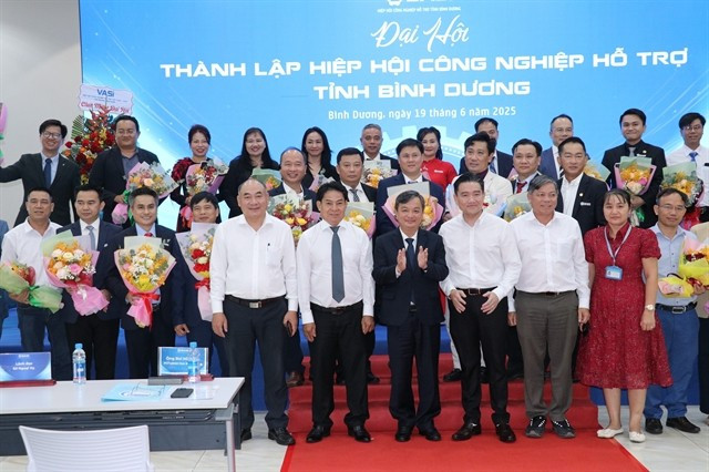 Participants in the congress held on June 19 to establish the Binh Duong Association of Supporting Industries (BASI). (Photo: VNA)