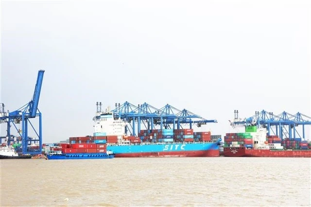 A large cargo ship docks at Cat Lai Port in Thu Duc city of Ho Chi Minh City. (Photo: VNA)