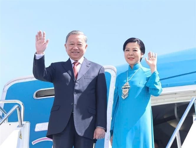 Party General Secretary To Lam and his spouse leave Astana of Kazakhstan on May 7 afternoon (local time) to begin a state visit to Azerbaijan. (Photo: VNA)