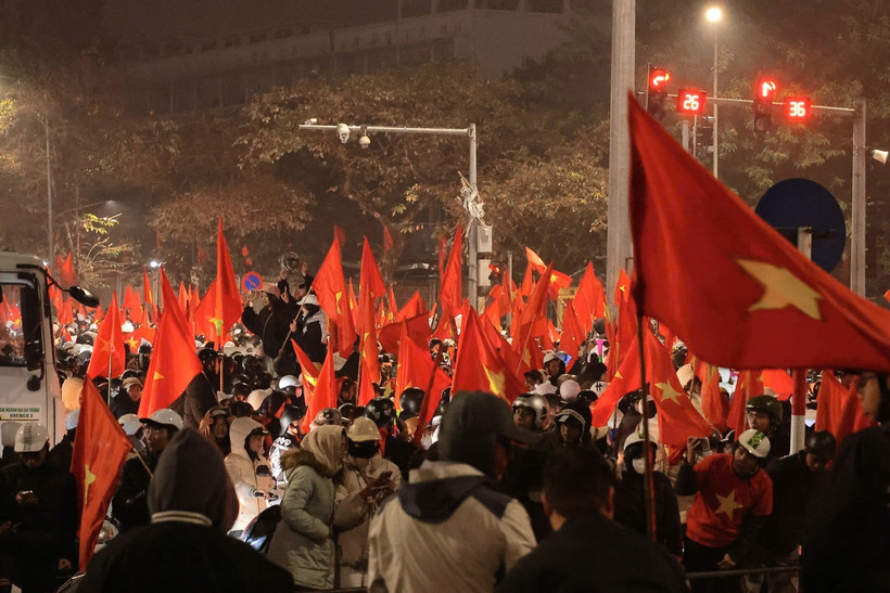 Thousands of people flock to the streets across Hanoi to celebrate the win of Vietnam's U23 team at the AFC U23 Asian Cup 2026 on early January 24. (Photo: VNA)