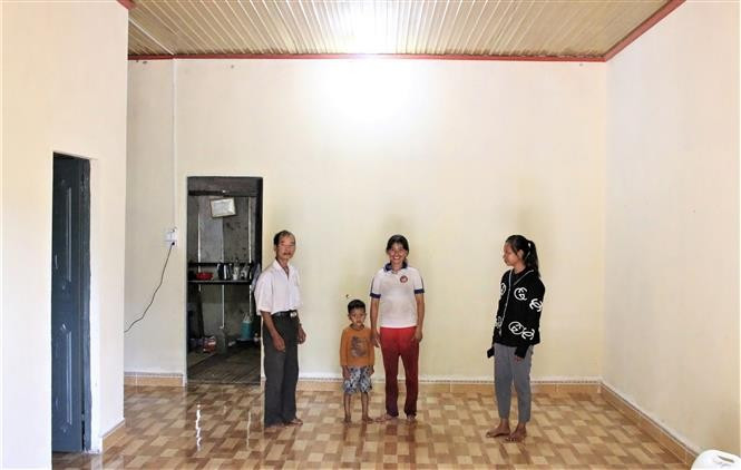 Many ethnic minority people in Kon Ray district, Kon Tum province, now have new and sturdy houses. (Photo: VNA)