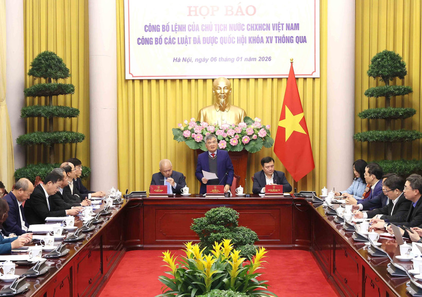 The January 6 press conference announcing the State President’s orders promulgating 12 recently passed laws (Photo: VNA)