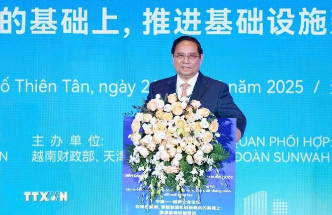 Prime Minister Pham Minh Chinh addresses the Vietnam-China business forum. (Photo: VNA) pm.jpg