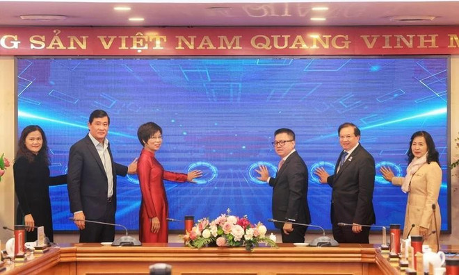 At the launching ceremony of the second Photo and Video Award “Technology with heart” in Hanoi on February 26. (Photo: VNA) second-photo-and-video-award.jpg