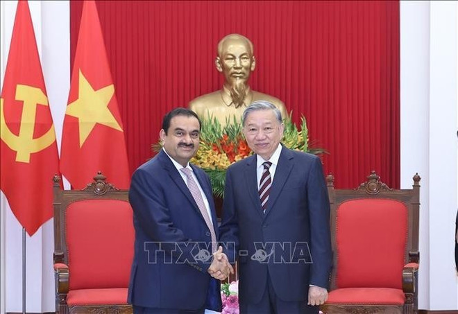 Party General Secretary To Lam (R) receives Gautam Adani, Chairman of the Adani Group of India in Hanoi on July 30. (Photo: VNA) to-lam.jpg