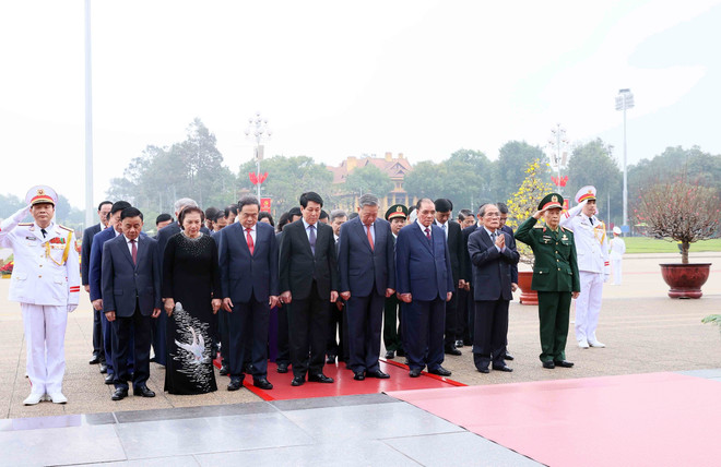 leaders-pay-tribute-to-late-president-ho-chi-minh.jpg