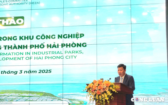 Le Trung Kien, Head of the Hai Phong Economic Zone Authority, speaks at the conference. (Photo: congluan) hai-phong.jpg