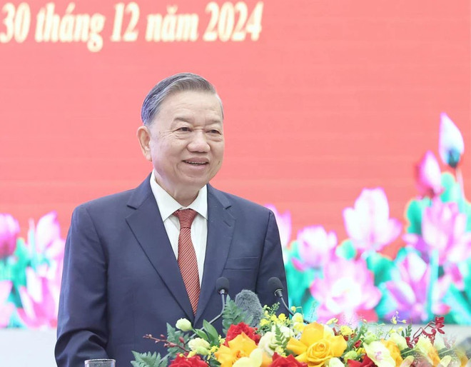Party General Secretary To Lam addresses a meeting with 200 prominent intellectuals and scientists in Hanoi on December 30. (Photo: VNA) party-general-secretary-4443.jpg