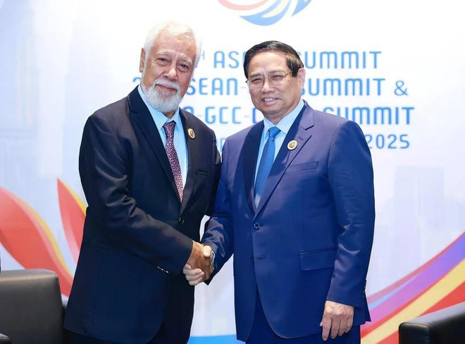 Prime Minister Pham Minh Chinh (R) meets with his Timor-Leste counterpart Xanana Gusmao. (Photo: VNA) timor-leste.jpg