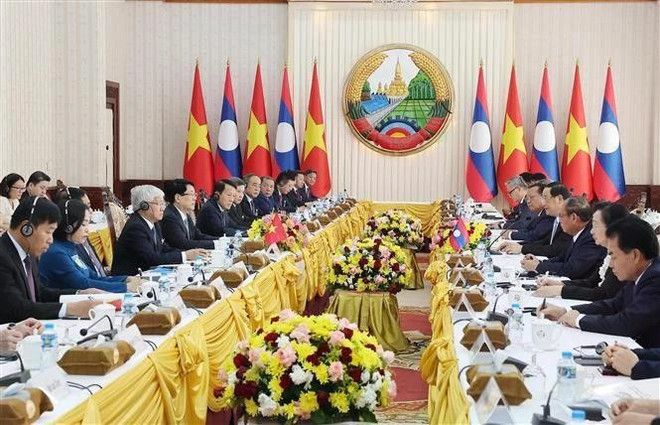 At the meeting between Vietnamese State President Luong Cuong and Lao Prime Minister Sonexay Siphandone in Vientiane on April 25. (Photo: VNA) state-president.jpg