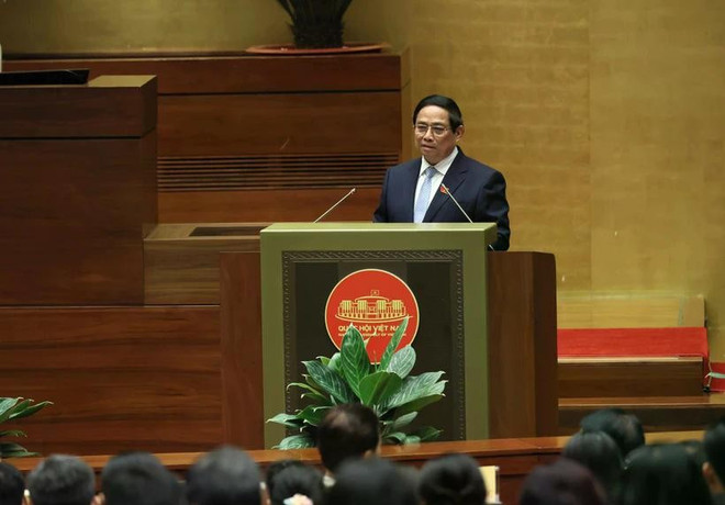 PM Pham Minh Chinh delivers the report at the session. (Photo: VNA) pham-minh-chinh-1216.jpg