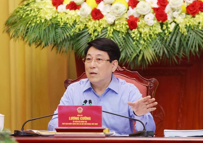 State President Luong Cuong chairs a meeting with the Quang Ninh provincial Party Committee to review the implementation of the Resolution of the 13th Party Central Committee's 11th meeting and the ongoing preparations in terms of documents and personnel arrangements for the upcoming provincial Party Congress. (Photo: VNA) luong-cuong.jpg