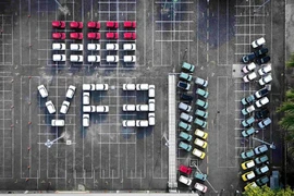 Vietnamese electric vehicle (EV) maker VinFast Auto hands over 400 units of VF 3 model to Indonesian dealers and customers. (Photo: VinFast )