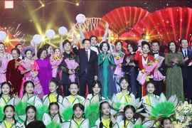 State President Luong Cuong and his spouse attend the “Xuan Que huong” (Homeland Spring) programme 2025 on January 19 in Hanoi. (Photo: VNA)