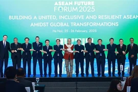 Prime Minister Pham Minh Chinh (sixth, right) and heads of delegations attend the ASEAN Future Forum 2025 pose for a group photo. (Photo: VNA)