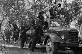 Khe Sanh soldiers camouflage their vehicles (Photo: VNA)