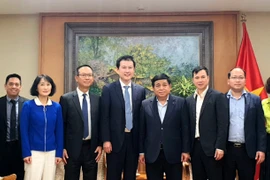 Deputy Prime Minister Nguyen Chi Dung (fourth from right) and delegates pose for a group photo at the meeting. (Photo: VNA)