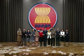 Participants pose for a group photo at the 75th Meeting of the Initiative for ASEAN Integration (IAI) Task Force in Jakarta, Indonesia, on March 5. (Photo: VNA)