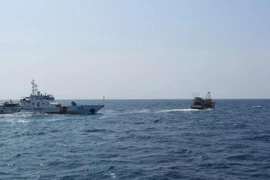 A ship of the Coast Guard Region 4 High Command patrols on the southwestern sea area. (Photo: VNA)