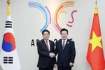 State leader holds talks with Korean President in Gyeongju city