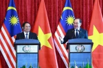 Vietnamese, Malaysian PMs hold joint press conference following Kuala Lumpur talks