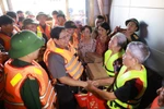 PM directs flood relief efforts in Thai Nguyen province, visits affected residents