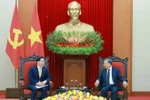 Party leader receives SK Group’s Chairman