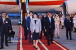 Japanese Prime Minister arrives in Hanoi, beginning official visit to Vietnam