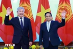 Vietnamese, Kyrgyz government leaders hold talks in Hanoi