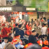 Drawn together without appointment, tens of thousands of hearts beat as one in a sea of red flags with golden stars, awaiting the nation’s sacred moment. (Photo: VNA)