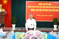 Party General Secretary and Secretary of the Central Military Commission To Lam speaks at the working session. (Photo: VNA)