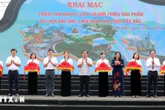 Officials cut the ribbon to kick off a series of activities of the festival on September 19. (Photo: VNA)