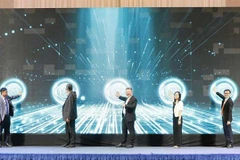 Deputy Director of the Department of Forestry and Forest Protection Nguyen Huu Thien (centre) and delegates press the buttons to officially launch the Vn-WoodID application. (Photo: VNS)