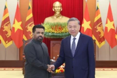 General Secretary of the Communist Party of Vietnam Central Committee To Lam (right) receives Sri Lankan President Anura Kumara Dissanayaka on May 4. (Photo: VNA)
