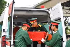 Samples are trucked for airlift to Hanoi for DNA testing at the Can Tho Martyrs’ Cemetery on July 2, 2026. (Photo: VNA)