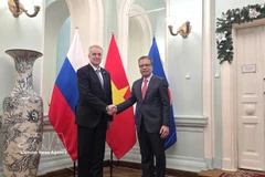 Vietnamese Ambassador to Russia Dang Minh Khoi (right) and Evgeny Grigoriev, Chairman of the Committee for External Relations of Saint Petersburg, at their meeting on February 17, 2026 (Photo: VNA)