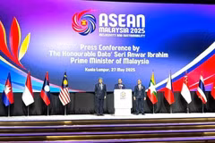The May 27 press conference announcing the outcomes of the 46th ASEAN Summit. (Photo: VNA)