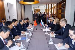 The meeting between Chairman of the Vietnamese National Assembly Tran Thanh Man and Speaker of the Federation Council of Russia’s Federal Assembly Valentina Matviyenko in Istanbul, Türkiye, on April 17 (Photo: VNA)