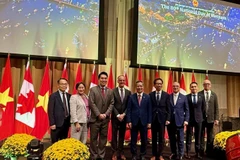 Vietnamese Ambassador to Canada Ambassador Pham Vinh Quang (centre) and officials and parliamentarians of Canada pose for a photo at the ceremony. (Photo: VNA)