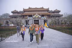 Foreigners visit Hue Imperial Citadel. The ancient capital is reshaping its tourism landscape by mapping out four distinctive zones. (Photo: VNA)