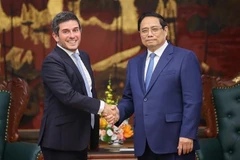 PM Pham Minh Chinh (R) and FTSE Russell’s Global Head of Equity and Multi Asset Gerald Toledano (Photo: VNA)