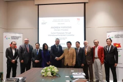 Participants in the meeting between the Vietnam Paralympic Committee and the International Paralympic Committee in Hanoi on May 15 (Photo: Vietnam Government Portal)