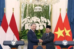 General Secretary of the CPV Central Committee To Lam (left) and President of Indonesia and Chairman of the Gerindra Party Prabowo Subianto at the press meeting in Jakarta on March 10 (Photo: VNA)