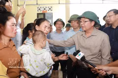 Deputy Prime Minister Ho Quoc Dung visits and offers sympathy to families affected by flash flood in Muong Than commune, Lai Chau province, on July 21, 2026. (Photo: VNA)