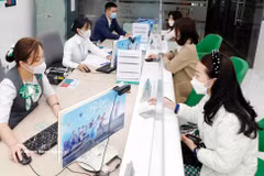 Banks remain the economy’s primary funding artery just as the battle for deposits intensifies. (Photo: VNA)