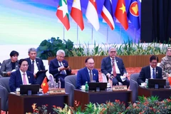 Vietnamese PM Pham Minh Chinh (front, first from left) attends the ASEAN leaders' interface with AIPA representatives in Kuala Lumpur on May 26. (Photo: VNA)