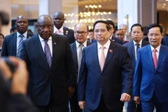 Prime Minister Pham Minh Chinh and South African President Matamela Cyril Ramaphosa at the Vietnam – South Africa Business Forum in Hanoi on October 24 (Photo: VNA)