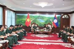 The meeting between Vietnamese Deputy Minister of National Defence Lt. Gen. Nguyen Van Hien and Lao Minister of National Defence Sen. Lt. Gen. Khamlieng Outhakaysone in Vientiane on July 10 (Photo: VNA)